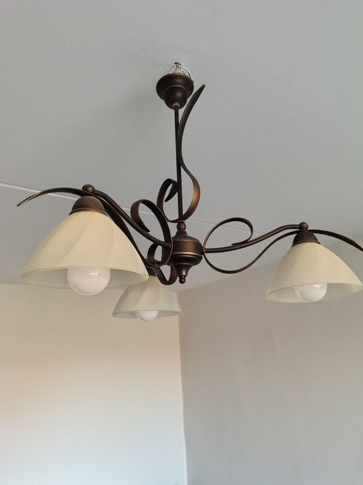 Lampa wisząca z trzema kloszami
