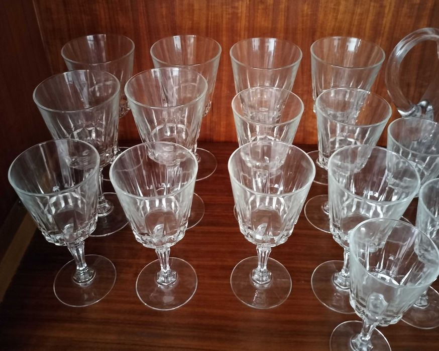 Conjunto de 1 Jarro + 12 taças p/ champanhe + 12 p/ Água + 12 p/ vinho ...