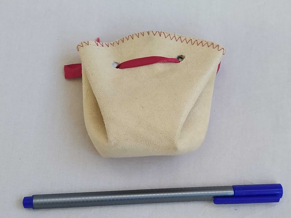 Pequena bolsa de atilho