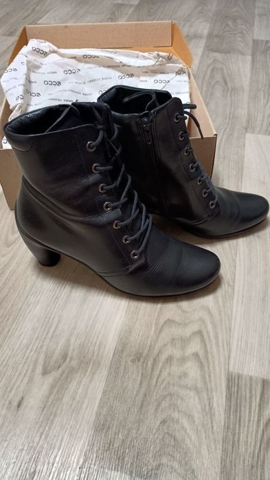 Зимові  сапоги, ботінки,черевики натуральна шкіра 39 розмір.