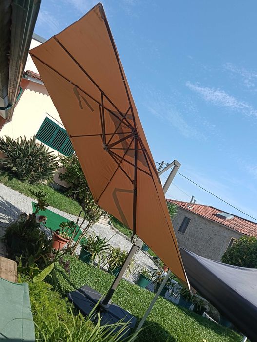Guarda sol tenda e bancos