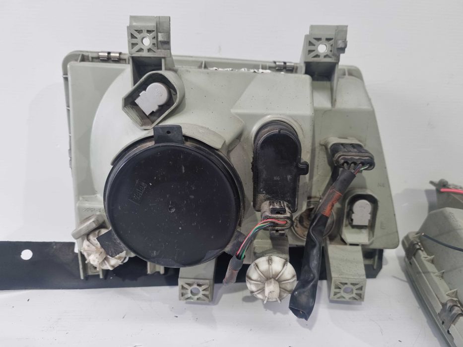 Otica farol esquerdo e direito Mitsubishi Canter Fuso