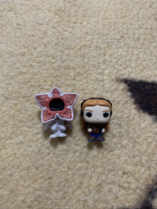 Продаються 2 фігурки дивні дива