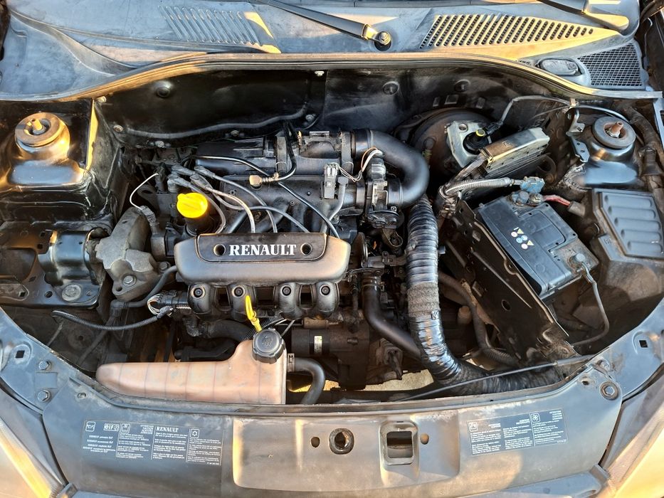 Renault Clio 1.2 i Expression 179000 km 02 — photo 5