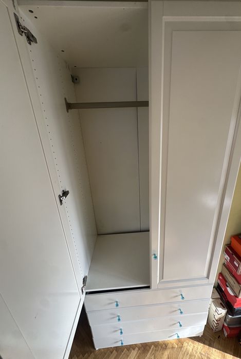 Biała szafa IKEA