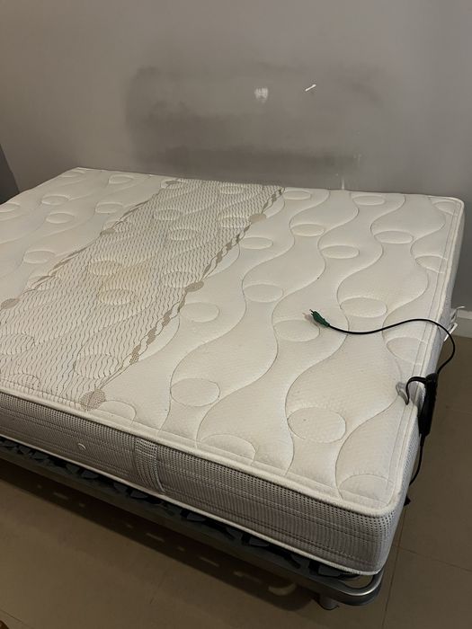 Estrado articulado com colchão casal