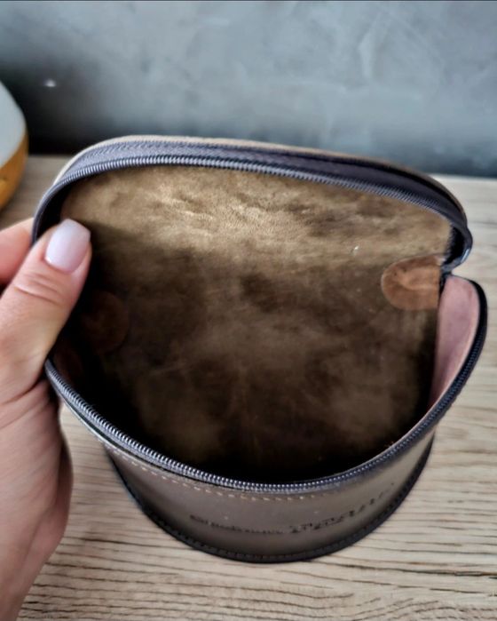 Brązowe etui na okulary Gianfranco Ferré