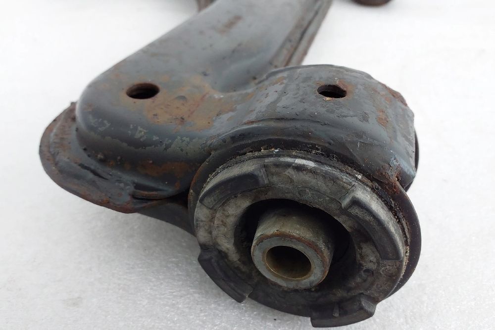 Braço de suspensão frente direito OPEL Zafira B (A05)