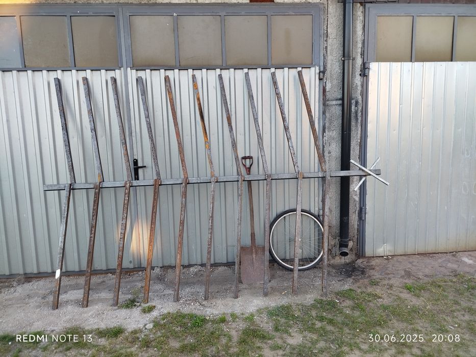 Regał na maski samochodowe