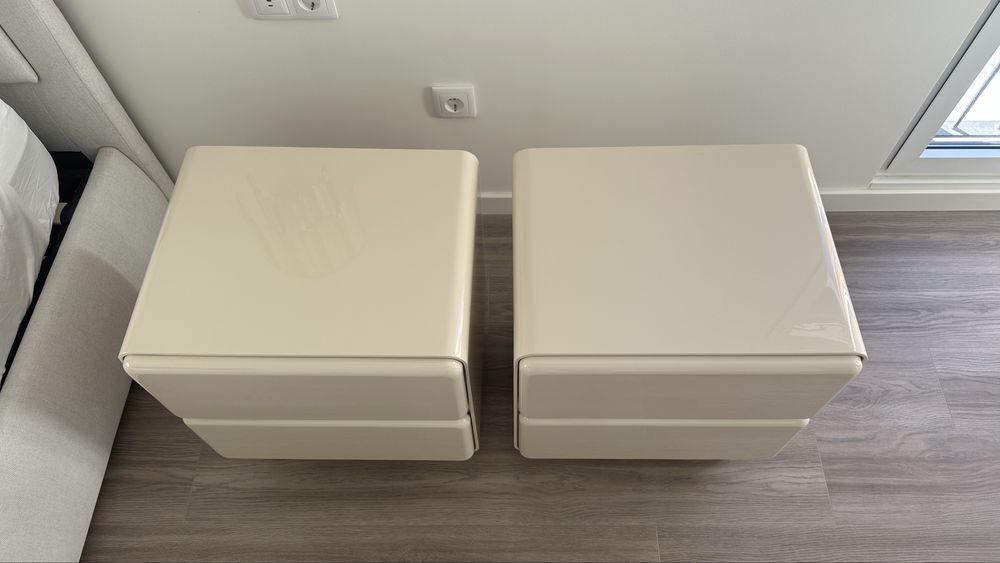 Conjunto duas mesas de cabeceira