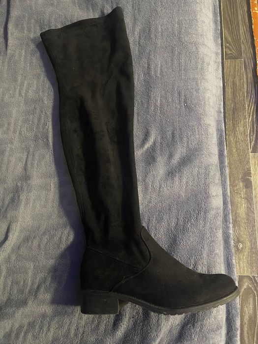 Черные замшевые сапоги