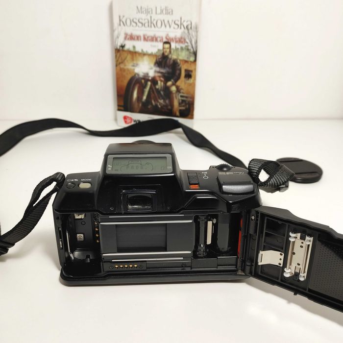 Automatyczna lustrzanka analogowa Pentax SF7 obiektyw 28-80 mm 3,5-4,5