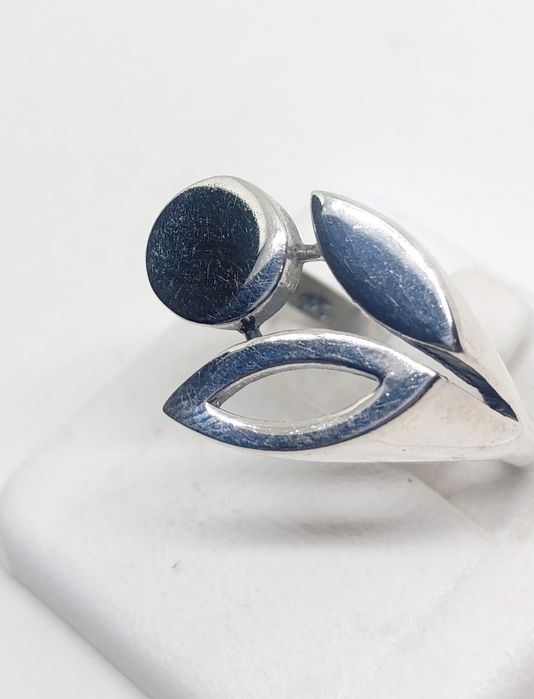 Modernistyczny pierścionek srebro rozmiar 19