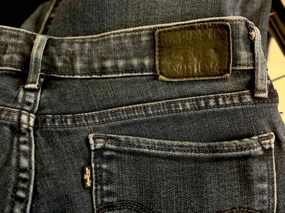 Levi's 714 Straight W28 L30 – granatowe dżinsy świetny stan