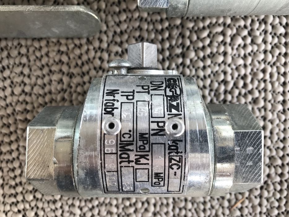 10 x solidny zawór kulowy 1/2"  -  średnie ciśnienie