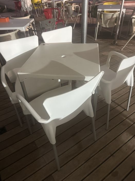 Conjunto mesas e cadeiras esplanada