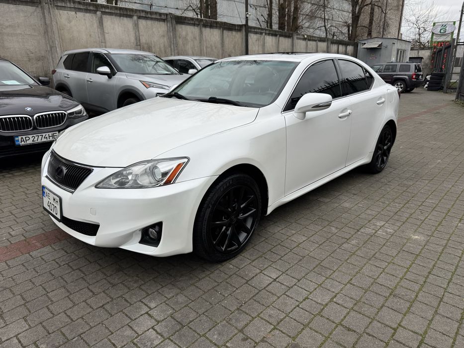 Lexus IS 2011рік пробіг 180 тис!