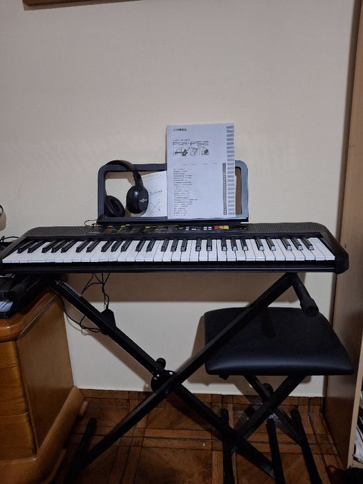 Piano Yahama F52 c/suporte e banco