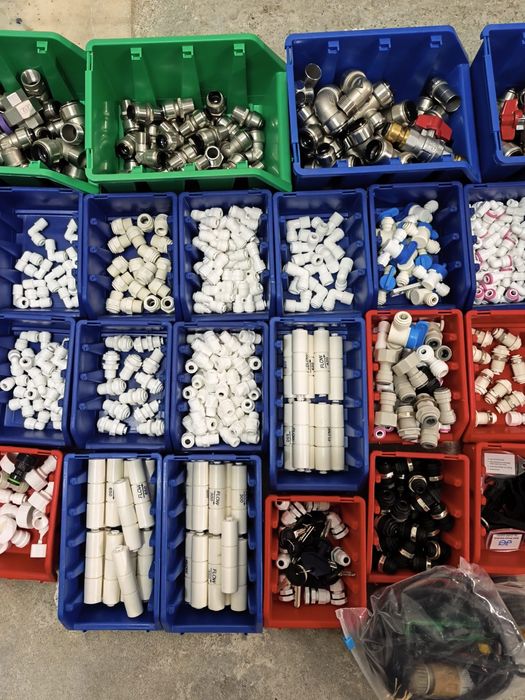 Grande lote de fittings/conexões/Tubos de Polietileno