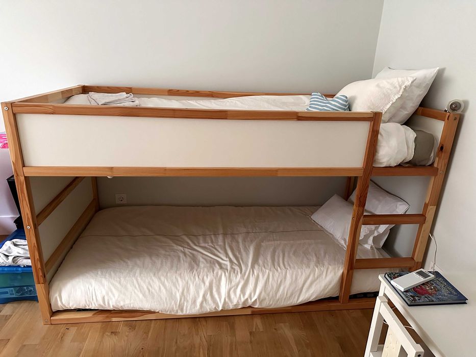 Cama beliche reversível, em pinho, 90x200 cm