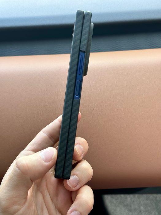 Ультратонкий карбоновый чехол Galaxy Z Fold 6