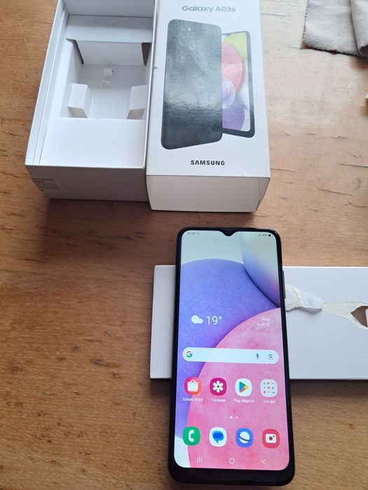 Телефон Samsung в коробке