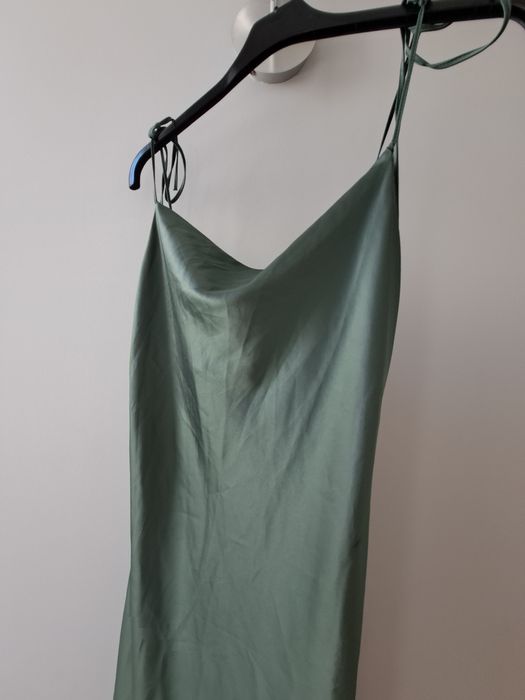 Vestido de cetim verde super lindo xs