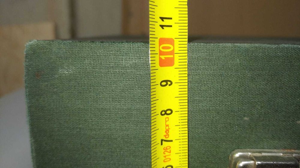 Stara skrzynka z zamknięciem z czasów PRL, stara walizka, kuferek