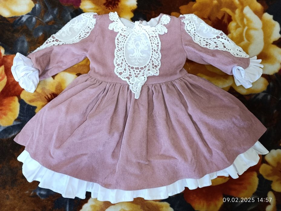 Гарна елегантна сукня на рочок