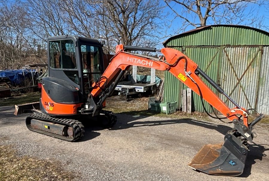 Hitachi ZX29U-3 CLR  Hitachi ZX29U-3 CLR z 2015 roku – minikoparka z osprzętem