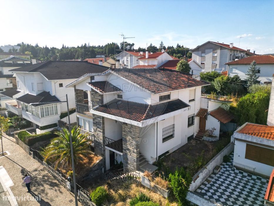 Moradia T4 para venda