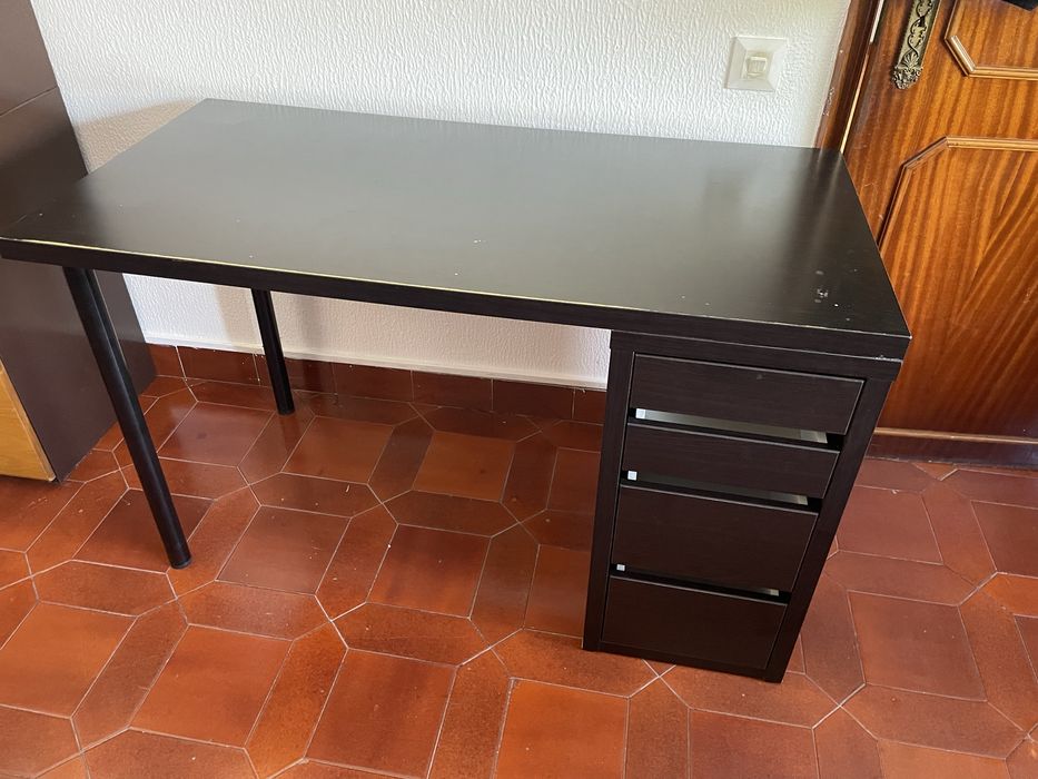 Secretaria com módulo de gavetas