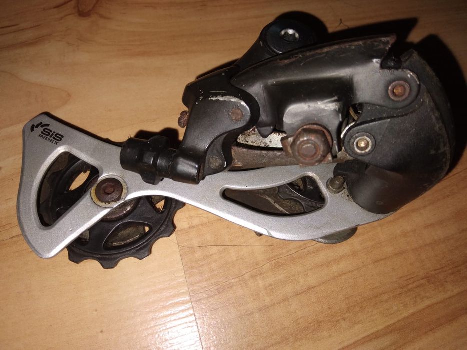 Tylnia przerzutka Shimano Acera.