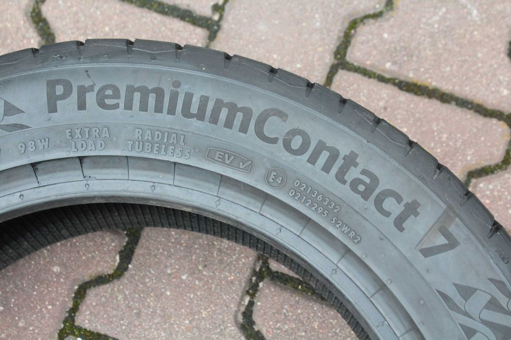215 55 R17 Continental Premium Contact 7