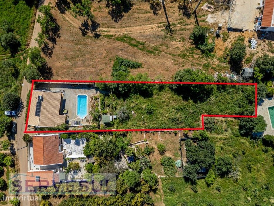 Charming Single-storey Villa with 3 Bedrooms, Plot of 1641 m2 and Swimming Pool ...