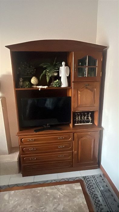 Móvel de sala com gavetas