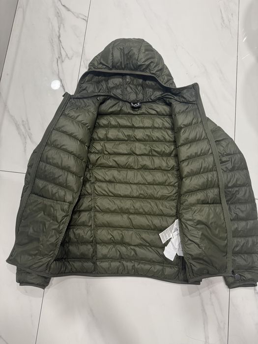 Чоловічий мікропухрвки Emporio Armani розмір М С стан 5 дефект на фото