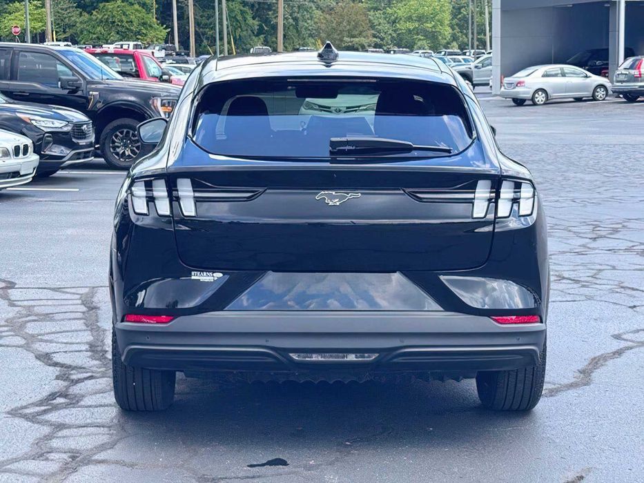 Ford Mustang Mach-E Premium      2025