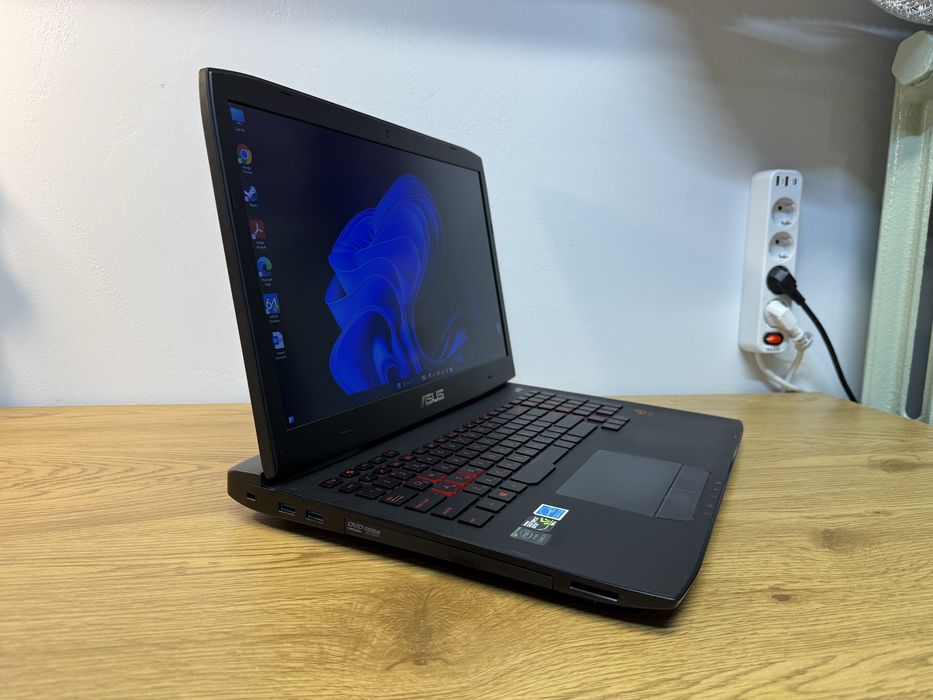 Asus ROG  G751J  i7-4720HQ RAM 16гб ssd 256гб+HDD 500гб  GeForce 965M