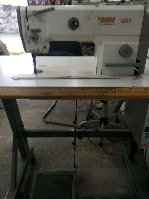 Máquina de ponto corrido