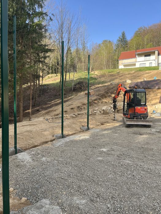 Montaż ogrodzeń/ogrodzenia (siatka, panel, drewniane)