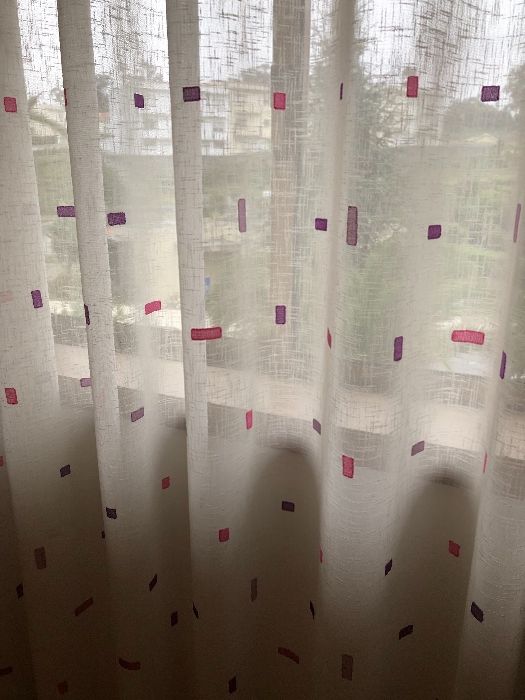 Cortinado em bom estado varão não incluido