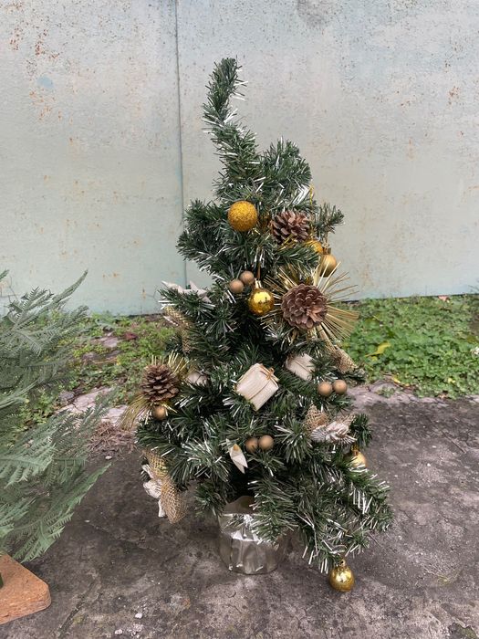 Продам маленькую искусственную елочку