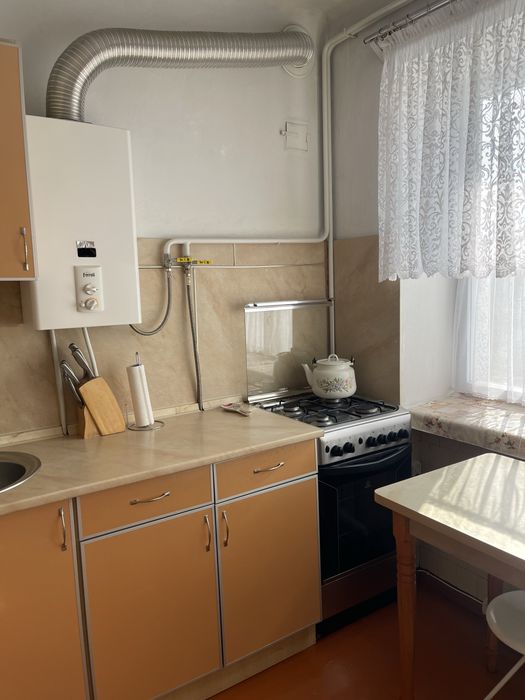 Продаж трикімнатної Центр