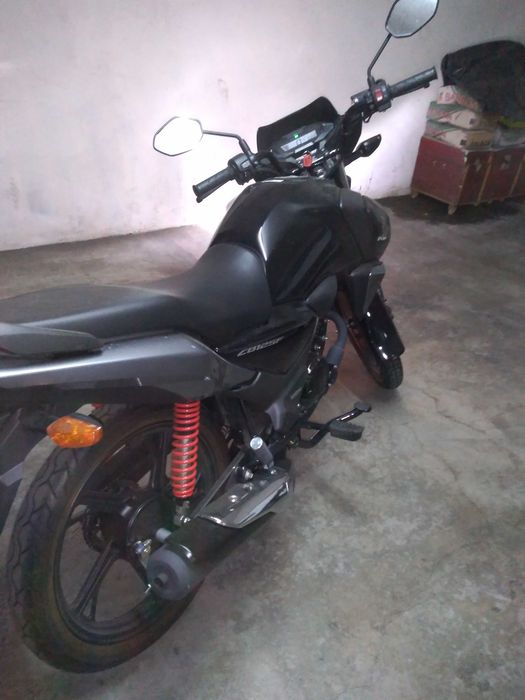 CB125F como nova