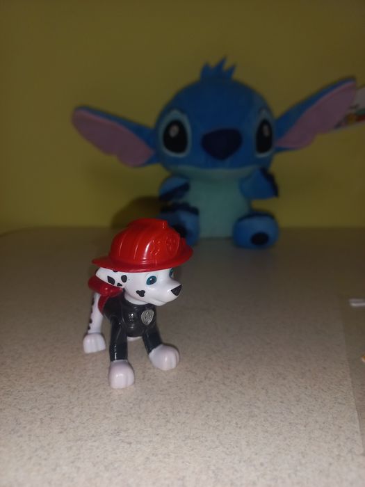 Щенячий патруль. Є різні персонажі.