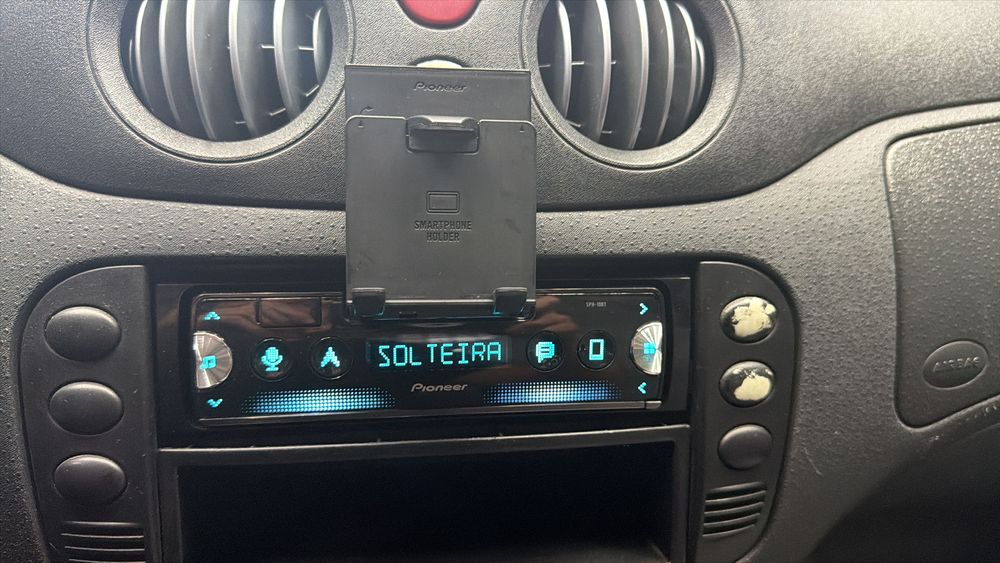 Auto rádio Pionner c Bluetooth