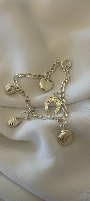 Pulseira com pingentes em prata