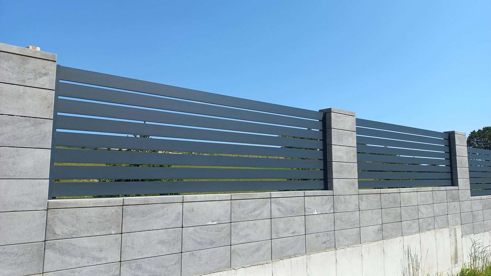 Słup aluminiowy do ogrodzeń 100x100x3x2500 + lakier proszkowy - słupek