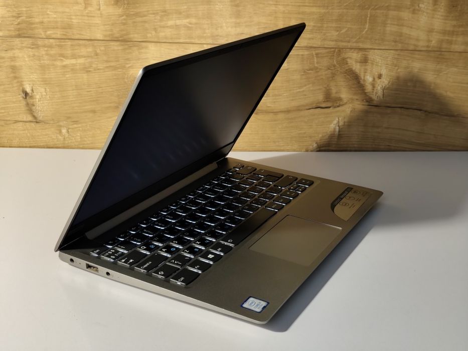 Компактний та потужний ноутбук Lenovo  13.3" FHD ips/i5-8/8  ОЗП/256 SSD